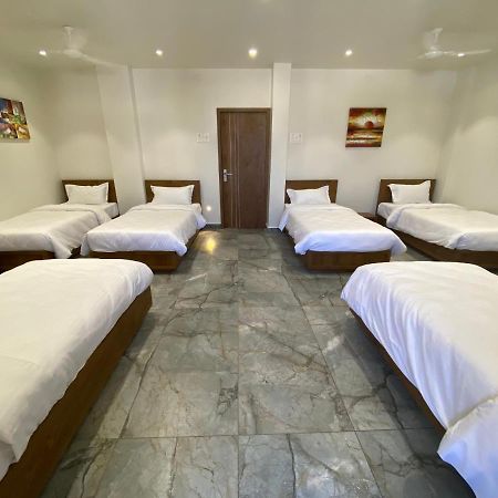 Hotel Damodar Veraval Buitenkant foto