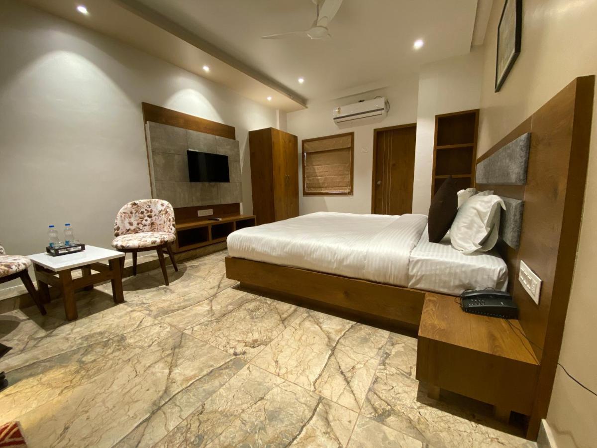 Hotel Damodar Veraval Buitenkant foto