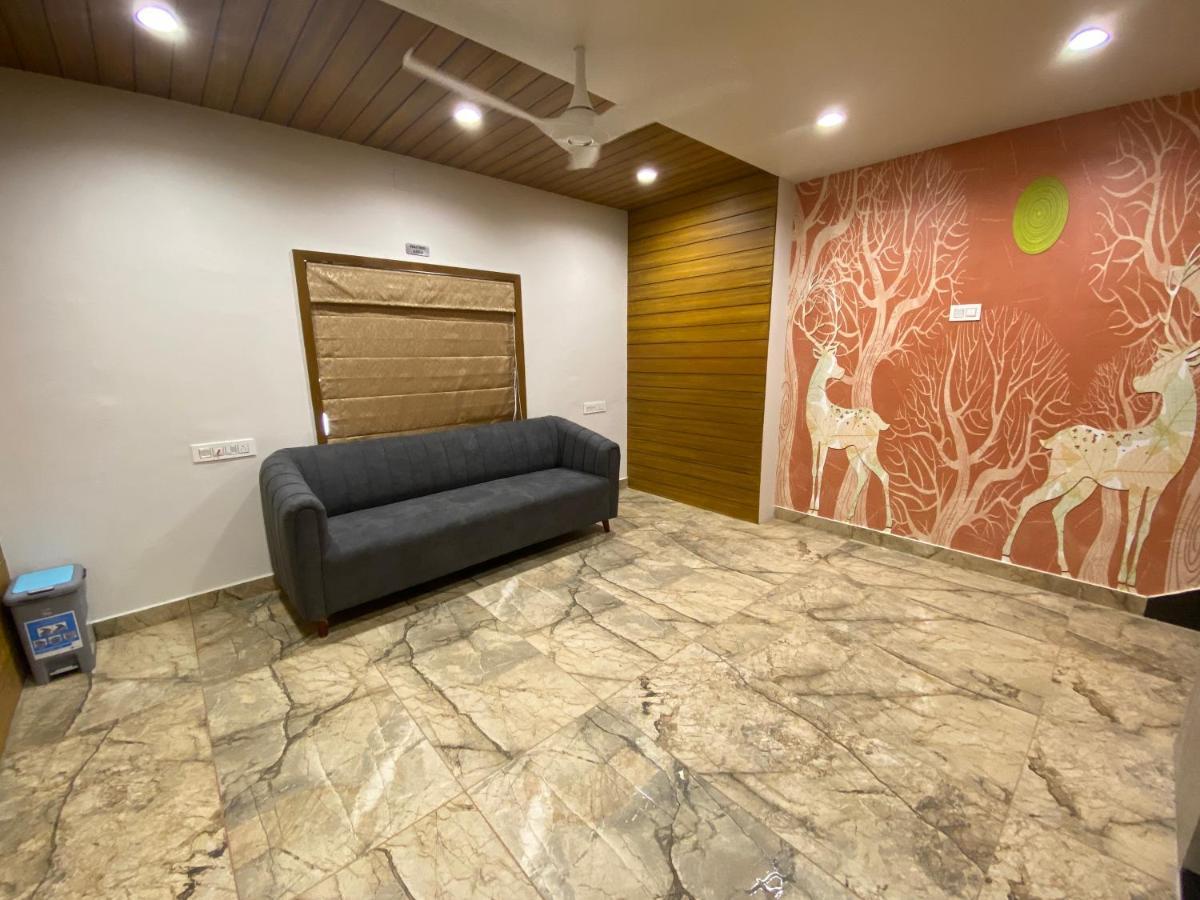 Hotel Damodar Veraval Buitenkant foto
